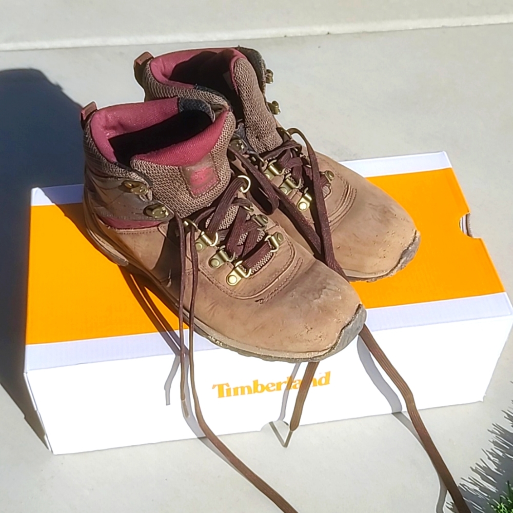 8/29 Timberland Norwood Women’s Waterproof Hiking Boots